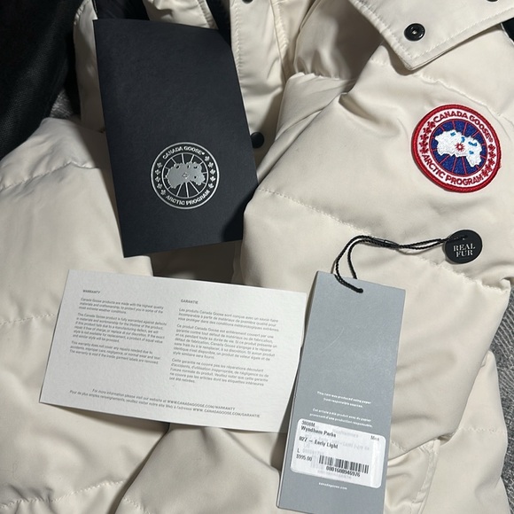 Mens Canada Goose Jacket - Picture 10 of 11